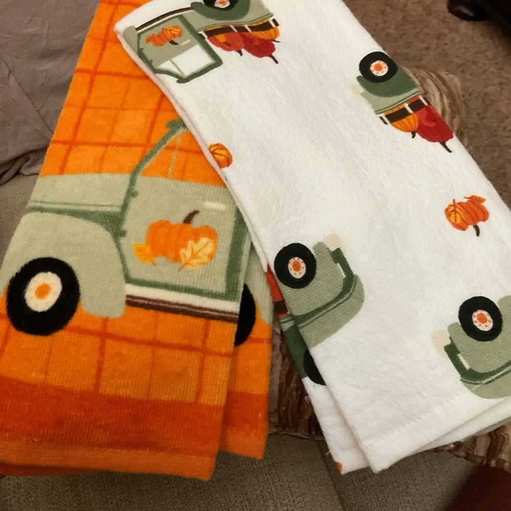 Fall Antique Pickup Autumn Leaves, Pumpkin, Kitchen Towels, Adorable Set of 2